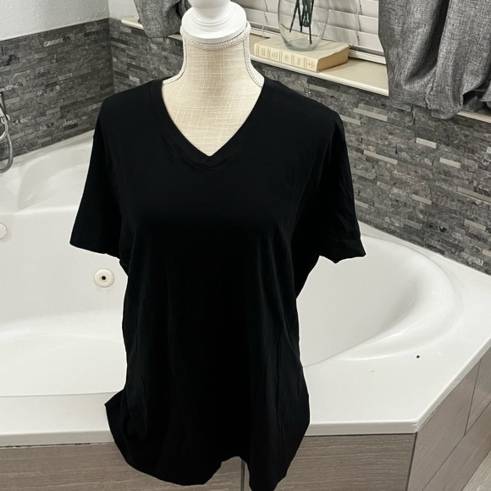 Basic Black V-Neck Women's Short Sleeve XL Tee